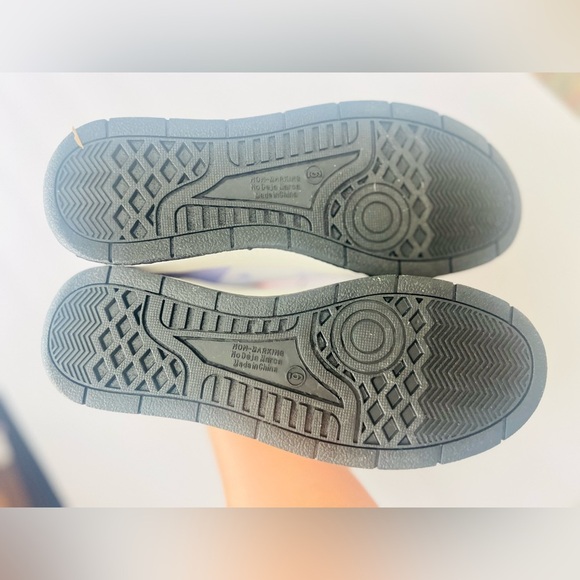 Hello Kitty by Sanrio Women’s Lavendar Casual Court Sneaker, Regular Width 6 - Picture 4 of 9